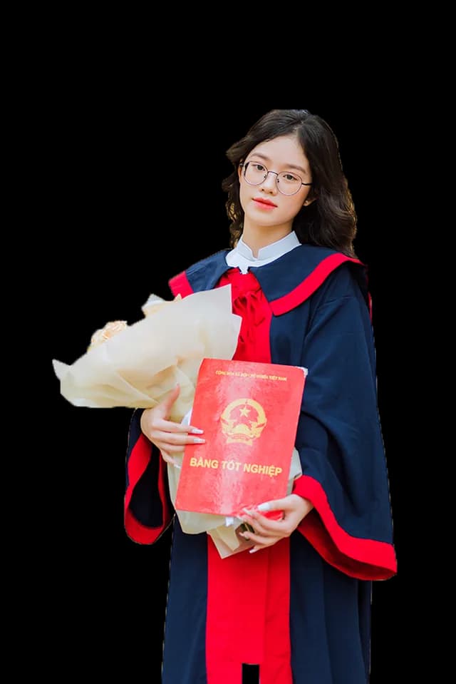 Tân cử nhân nhận bằng tốt nghiệp Học viện Tài chính