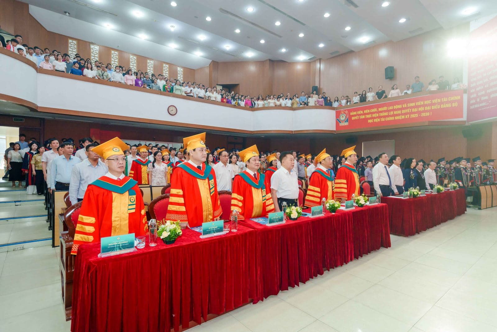 Học viện Tài chính tổ chức Lễ Bế giảng và trao bằng tốt nghiệp hệ đại học chính quy CQ60.